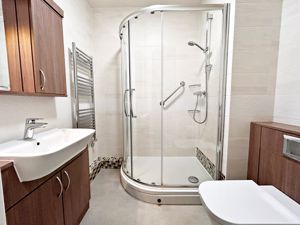 Shower Room- click for photo gallery